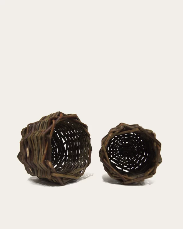 Vannerie sauvage, 2024.
[contenants & expérimentations] 

Pour plus de productions :
https://charlotteayrault.fr/rencontres/saule/

#vannerie #contenants #osier #fibres #expérimentation #design #artisanat #art