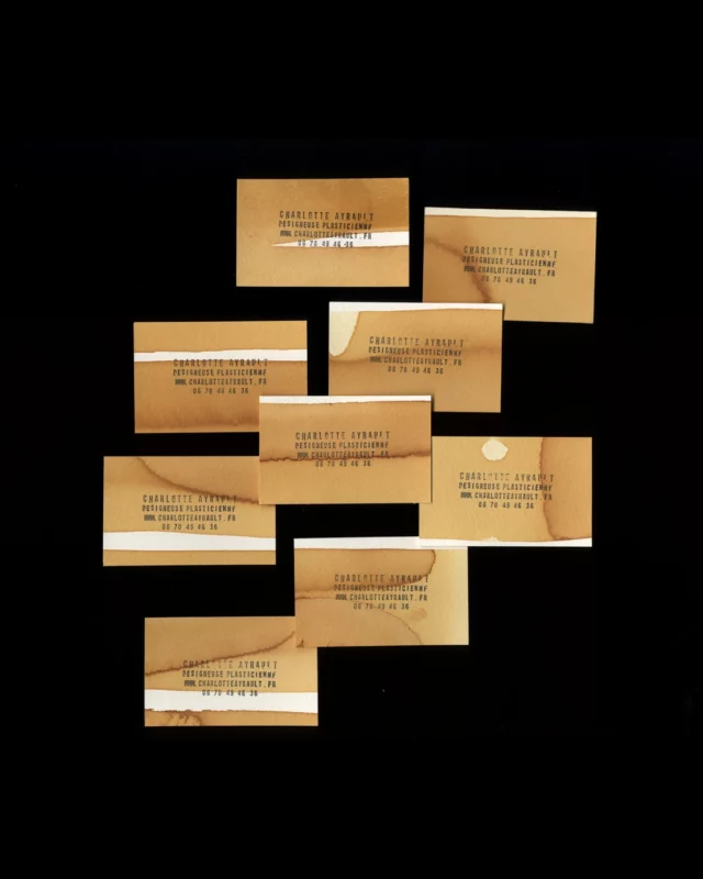Cartes de visite personnelles réalisées avec de l'encre de rouille.

#cartesvisite #encre #rouille #contact